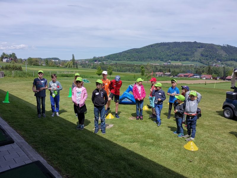 KIds beim Golfschnupperkurs